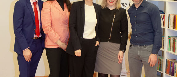 Bereichsleiter Hartwig Müller, WPB-Geschäftsführerin Bianca Reiterer, SPÖ-Chefin Pamela Rendi-Wagner, FSW-Geschäftsführerin Anita Bauer und Tageszentrumsleiter Karl-Heinz Haslinger | FSW Bereichsleiter Hartwig Müller, WPB-Geschäftsführerin Bianca Reiterer, SPÖ-Chefin Pamela Rendi-Wagner, FSW-Geschäftsführerin Anita Bauer und Tageszentrumsleiter Karl-Heinz Haslinger