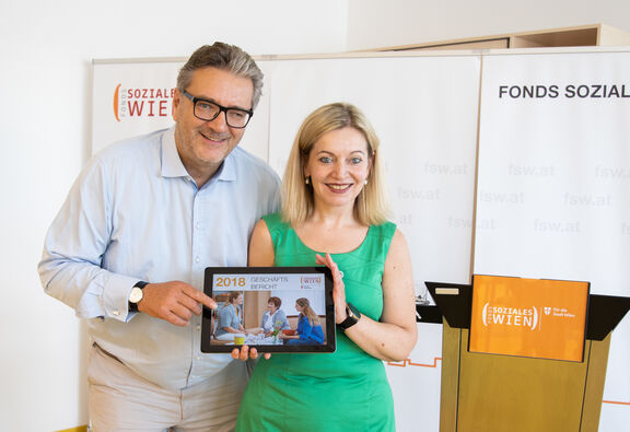 FSW-Geschäftsführerin Anita Bauer und Sozialstadtrat Peter Hacker präsentieren den Geschäftsbericht 2018 | FSW FSW-Geschäftsführerin Anita Bauer und Sozialstadtrat Peter Hacker präsentieren den Geschäftsbericht 2018