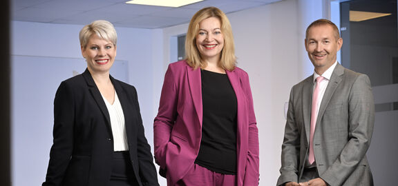 Geschäftsführung des Fonds Soziales Wien: Susanne Winkler, Anita Bauer, Michael Rosenberg (v. l. n. r.)