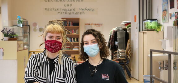 Freiwilliges Sozialjahr im Obdach Ester: Alma Schönthal und Lea Griesser hat ihr FSJ bei der Berufswahl geholfen.
