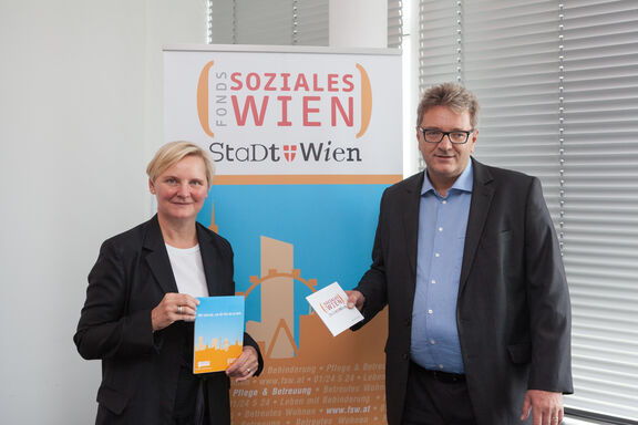 Sozialstadträtin Sandra Frauenberger und FSW-Geschäftsführer Peter Hacker bei der Pressekonferenz zum FSW-Geschäftsbericht 2016