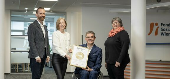 Gruppenfoto von 4 Personen