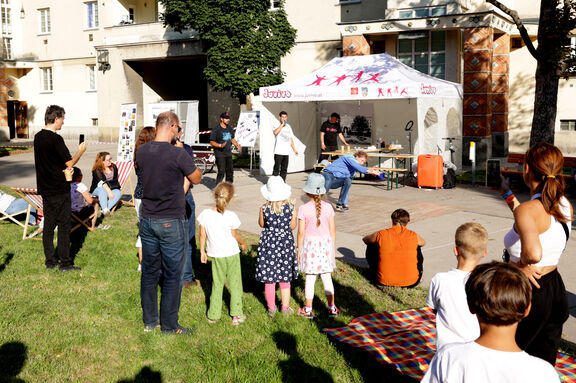 Highlight beim Grätzelfest: Der Auftritt der Break Dance-Gruppe.