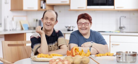 In der Wohngemeinschaft in Rodaun wird zusammen gekocht.