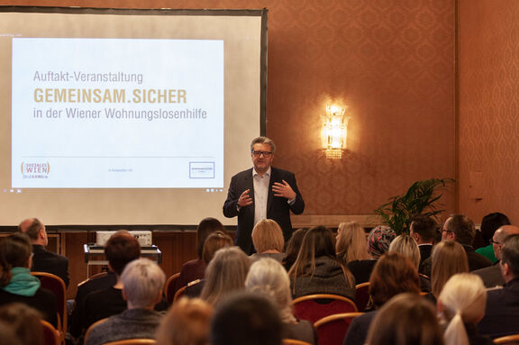 Sozialstadtrat Peter Hacker bei der Eröffnung | FSW/Mohar Sozialstadtrat Peter Hacker bei der Eröffnung