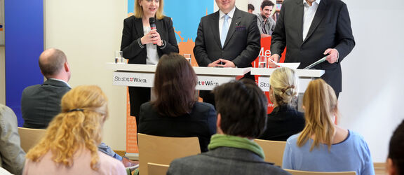 FSW-Geschäftsführerin Anita Bauer, Bürgermeister Michael Ludwig und Sozialstradtrat Peter Hacker (v.l.n.r.)