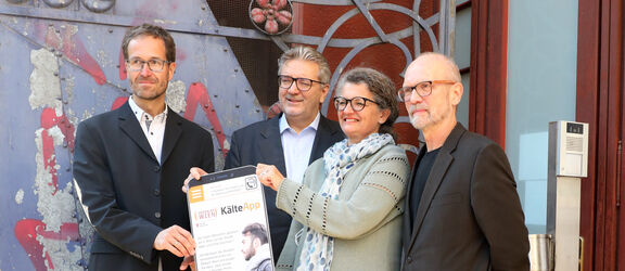 v. r.: Kurt Gutlederer, Leiter der Wiener Wohnungslosenhilfe, Obdach-Wien-Geschäftsführerin Monika Wintersberger-Montorio, Stadtrat Peter Hacker und Burkhard Mayr, Leiter der Straßensozialarbeit bei Obdach Wien bei der Präsentation des Winterpakets | FSW v. r.: Kurt Gutlederer, Leiter der Wiener Wohnungslosenhilfe, Obdach-Wien-Geschäftsführerin Monika Wintersberger-Montorio, Stadtrat Peter Hacker und Burkhard Mayr, Leiter der Straßensozialarbeit bei Obdach Wien bei der Präsentation des Winterpakets
